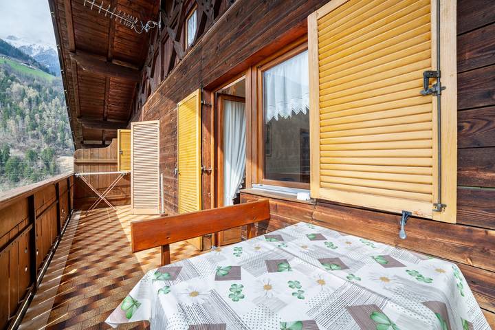 Entire apartment, Apartment "Sonnenblume" with Mountain View, Pool, Wi-Fi, Balcony & Garden in Saltaus, Riffian