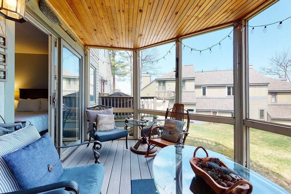 Ganze Wohnung, Lake-view townhome at Samoset with pools, beach, Wifi, & Ac in Gilford, Lake Winnipesaukee