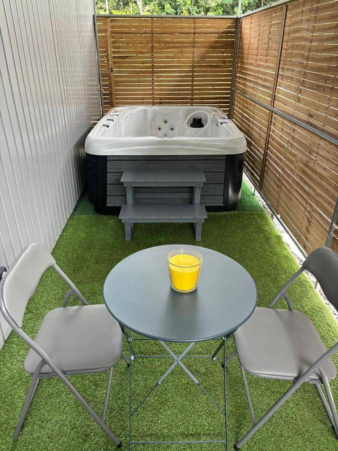 Location de vacances pour 2 personnes, avec sauna ainsi que jacuzzi et jardin à Saint-Laurent-du-Maroni - 2