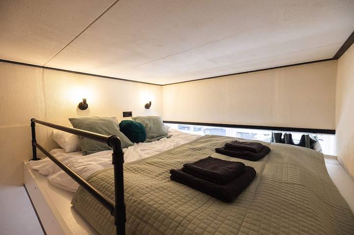 Entire apartment, Zaandam stay, 15 min to Amsterdam & Zaanse Schans in Zaandam, Dutch Coast