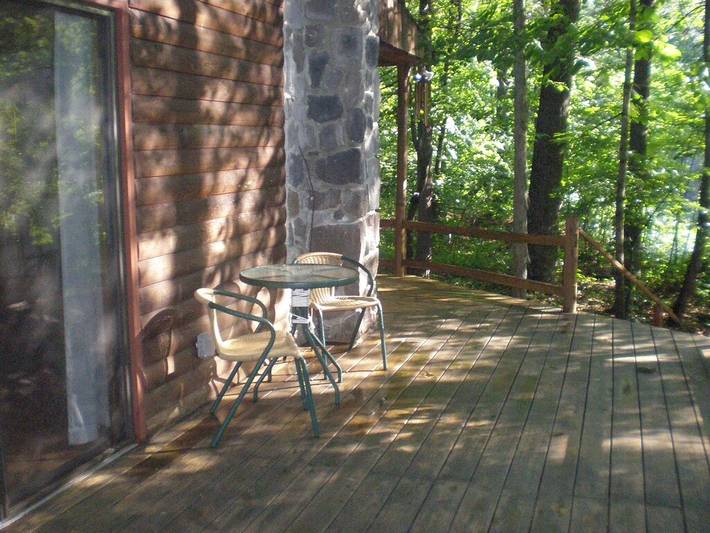 Log cabin for 5 people, with terrace in Shenandoah Valley