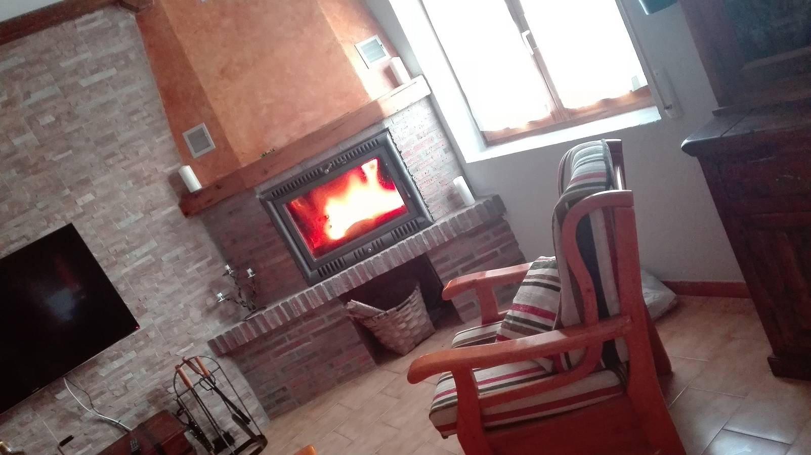 Casa familiar en Peral de Arlanza con jardín cercado in Provincia de Burgos