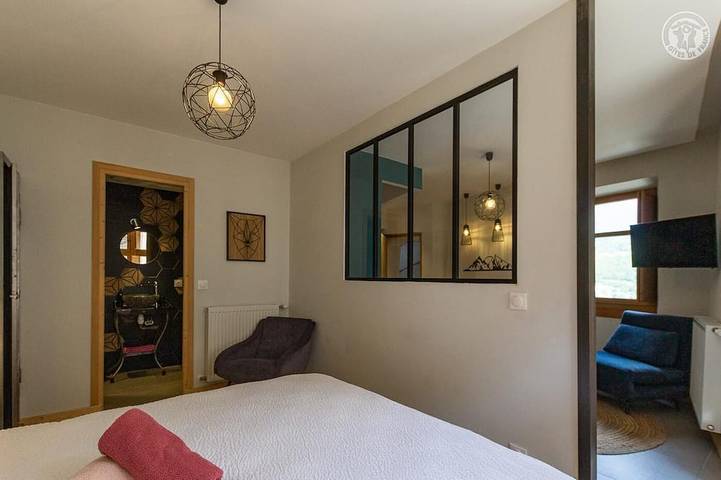 Location de vacances pour 2 personnes, avec terrasse dans Cite Medievale de Conflans - 2