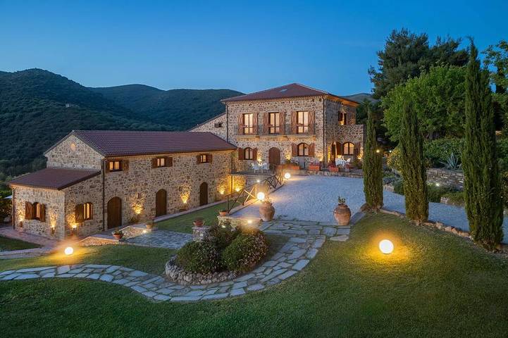 Ferienwohnung für 4 Personen, mit Terrasse und Garten in Santa Maria di Castellabate