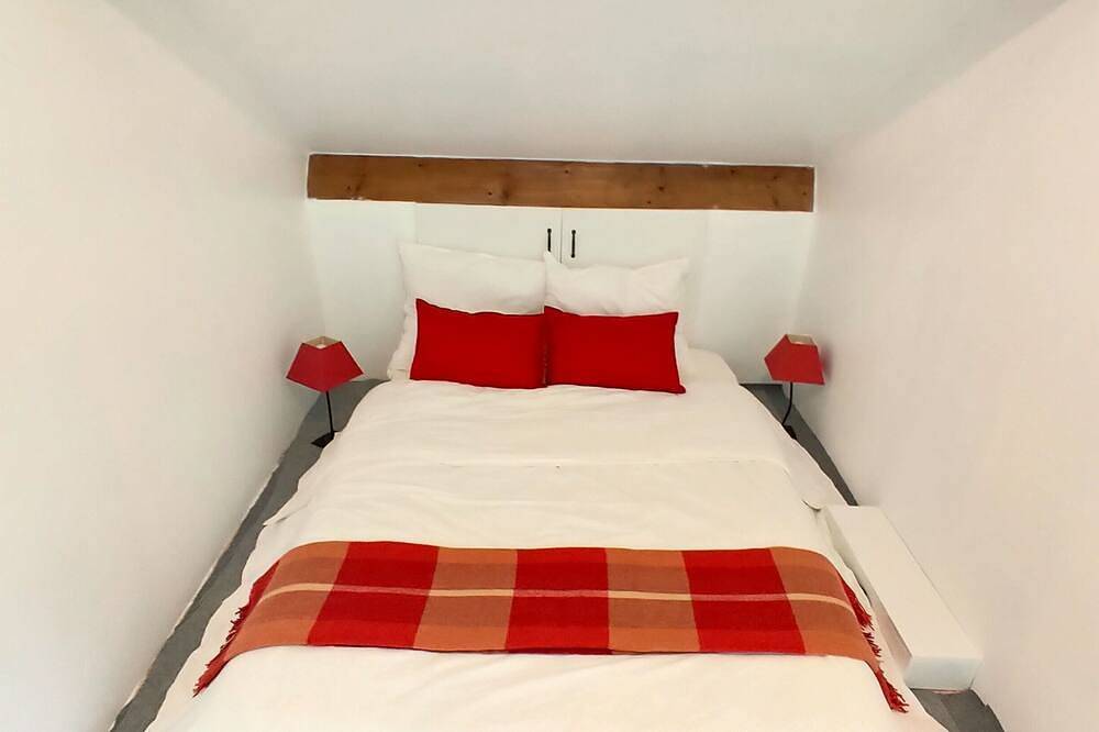 靠近巴黎戴高乐机场，国际展览中心，法国体育场，迪斯尼乐园，花园365平面，200平面别墅，可容纳14个人，五间卧室，三个浴室，花园可烤肉，大餐桌和阳伞，三个秋千 in Aulnay-sous-Bois, Sena-Saint Denis