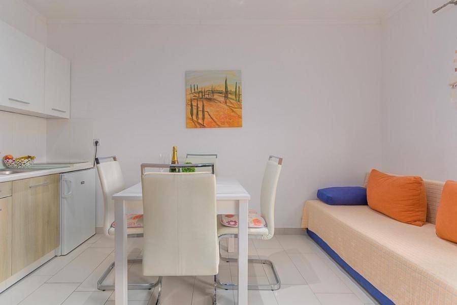 Ganze Wohnung, Apšatment fur 4 Personen im Erdgeschoss mit Garten in Novigrad, Dajla