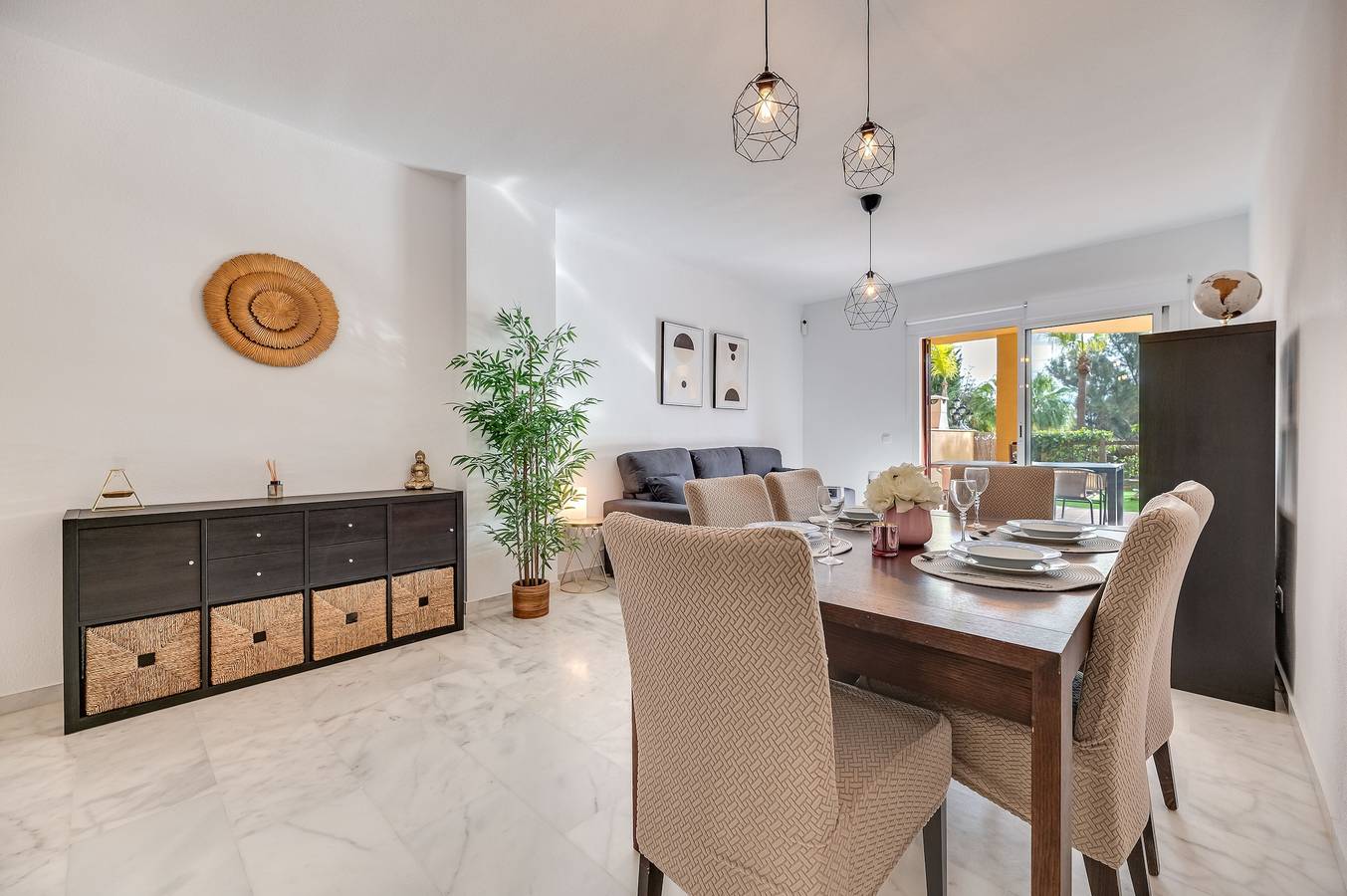 Entire apartment, Apartment 'La Reserva' with Sea View, Wi-Fi and Air Conditioning in Hacienda Las Chapas, Marbella