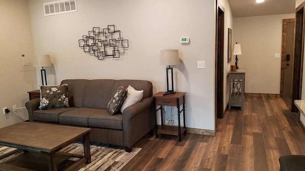 Remodeled Private Waterfront Cottage, Pet Friendly, with dock in Osage Beach! in Osage Beach, Lake of the Ozarks