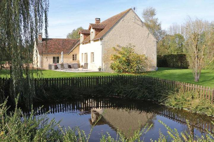 Gîte pour 8 personnes, avec jacuzzi et jardin à Le Pin-la-Garenne