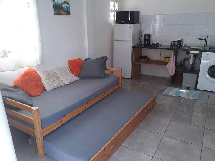 Gîte pour 4 personnes, avec terrasse ainsi que jardin et piscine, animaux acceptés à Remire-Montjoly - 4