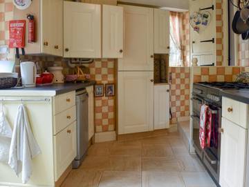 Log Cabin for 3 People in Northamptonshire, Midlands, Photo 4