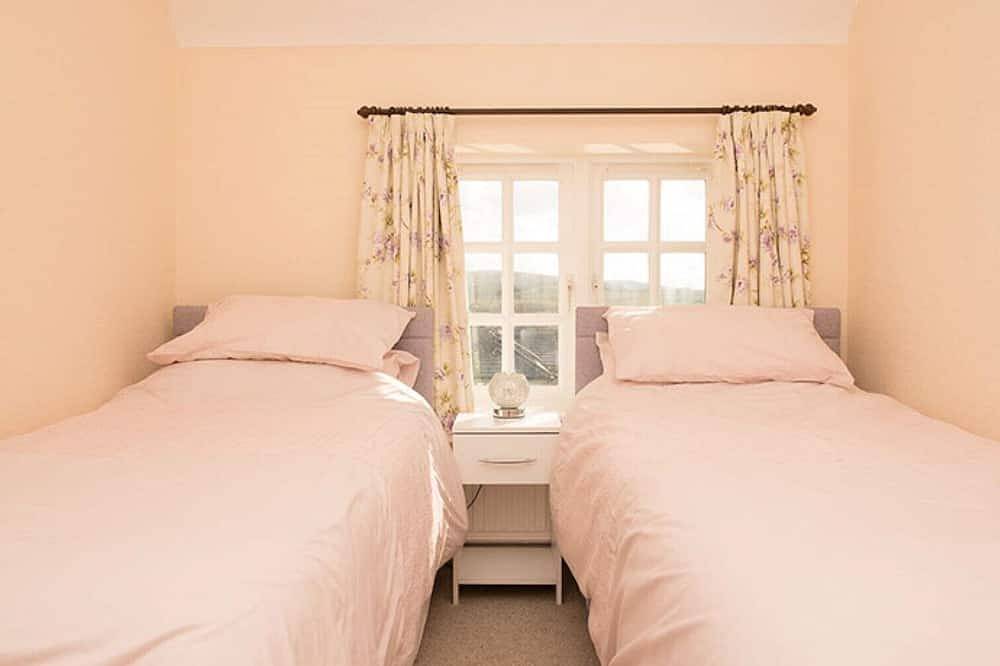 Sali's Orchard - 3 bedrooms, dog friendly, large garden parking in Corfe Castle, Dorset