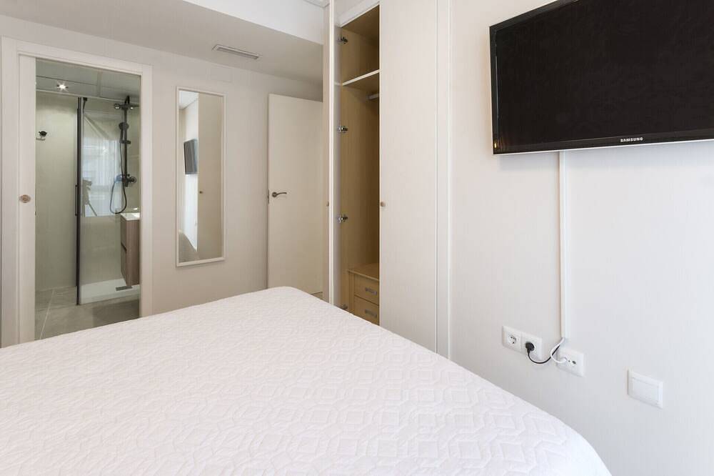 Entire apartment, Beautiful property with 2 bedrooms. Wifi in Playa de Gandía, Costa de Valencia