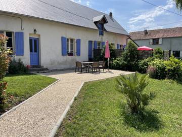 Gîte pour 6 personnes, avec piscine et terrasse dans le Cher