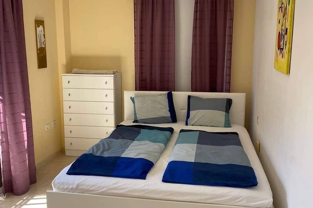 Appartement entier, 3 room apartment with fantastic views over the Atlantic and Teide in Playa Jardin, Puerto de la Cruz