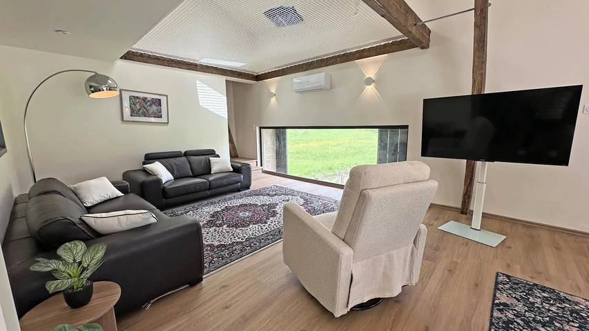 Gîte pour 10 personnes, avec terrasse à Compreignac - 4