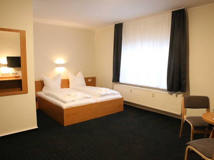 City Pension Magdeburg - Doppelzimmer in Magdeburg, Elbe-Börde-Heide