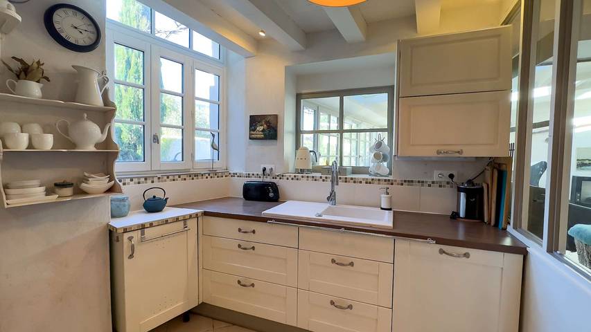 Entire holiday apartment, Charming villa in the heart of the village of Ars in Ars-en-Ré, Ile de Re