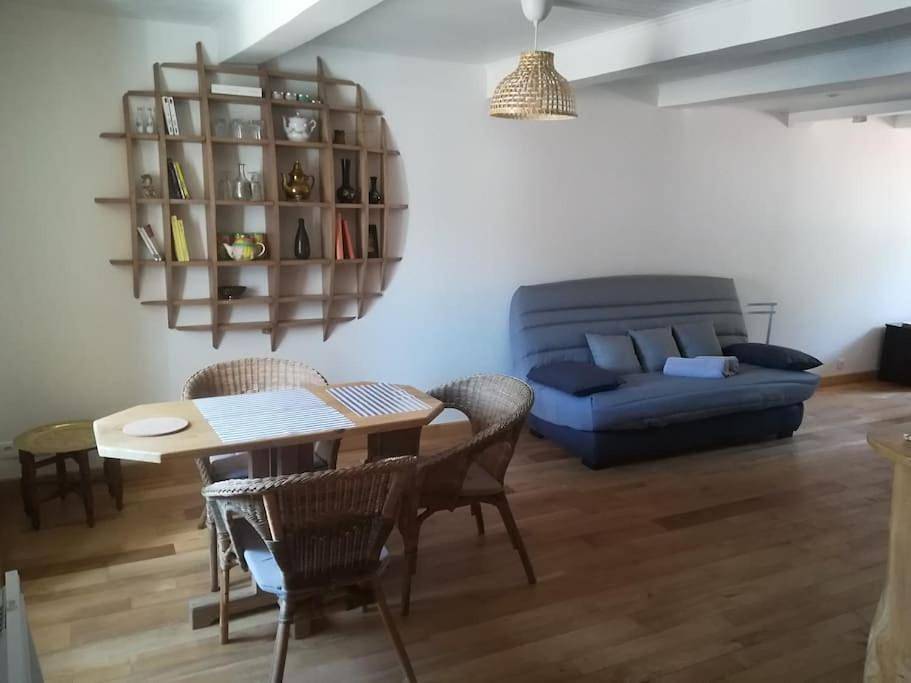 Appartement entier, One-Bedroom Apartment in Vals-les-Bains, Parc naturel régional des Monts d'Ardèche