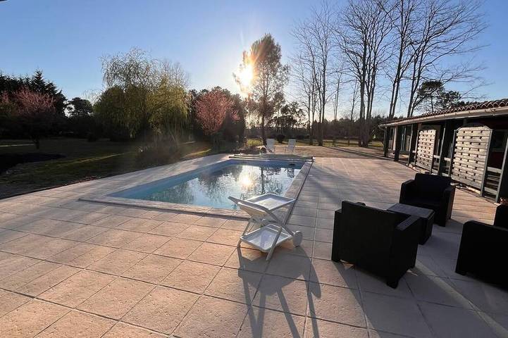 Gîte pour 16 personnes, avec jardin à Saint-Yaguen
