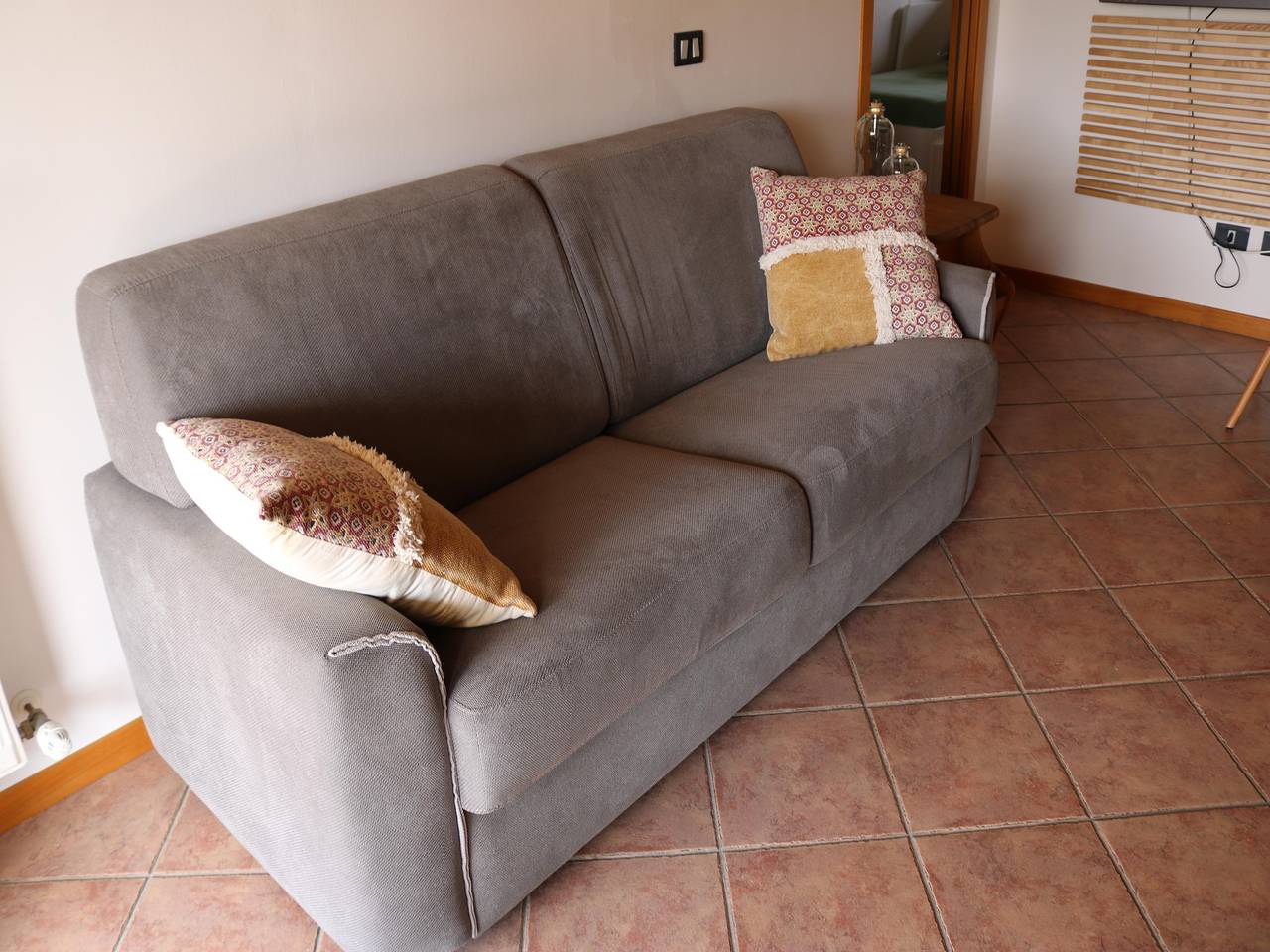 Charmante Ferienwohnung mit Pool in der Nähe von Lazise. Ideal für Familien. in Lazise, Gardasee-Berge