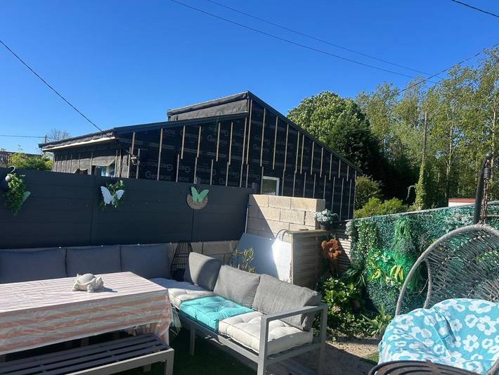 Location de vacances pour 3 personnes, avec jacuzzi ainsi que piscine et jardin à Houlle
