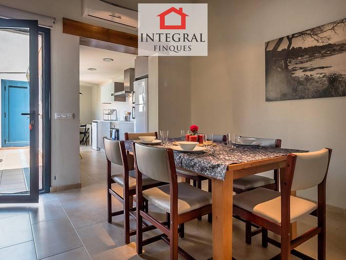 Casa histórica renovada en Palamós: 2 hab, patio privado, frente a la playa. in Platja des Monestri (Calonge), Palamós