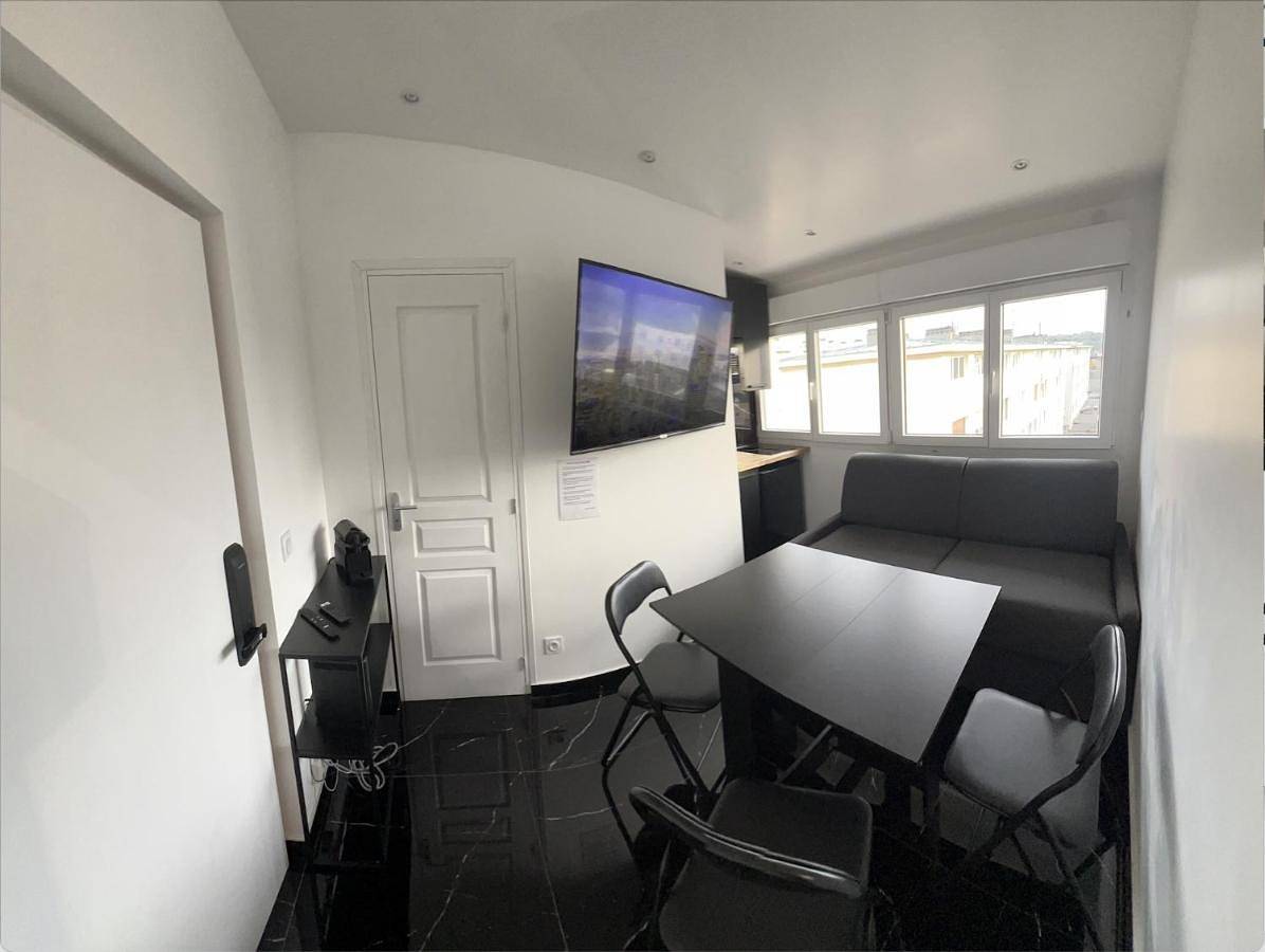 Appartement entier, Appartement F2 meublé - tout équipé - Tv netflix - 4 personnes in Lisieux, Région de Lisieux