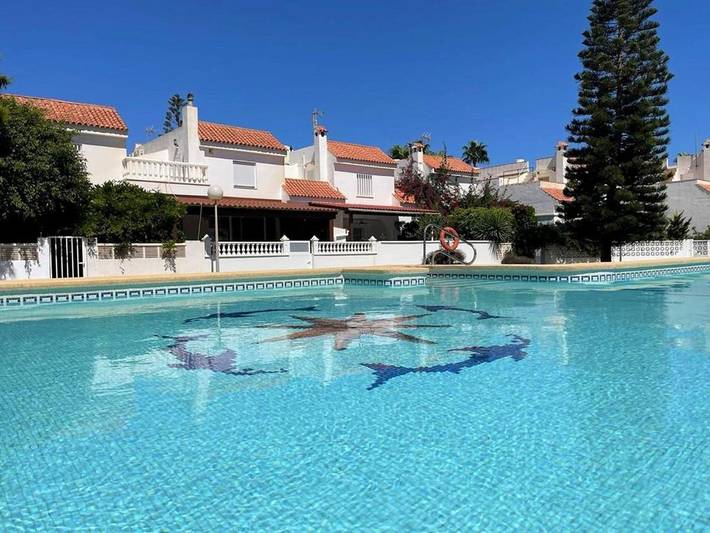 Ferienhaus für 6 Personen, mit Balkon und Terrasse sowie Garten und Pool