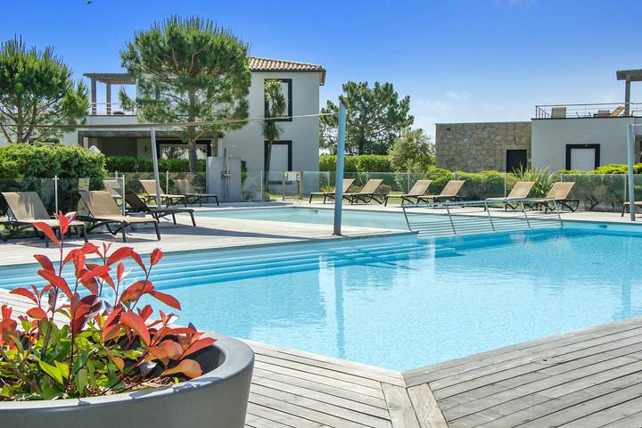 Villa pour 6 personnes, avec terrasse et piscine ainsi que jardin et bassin pour enfant - 1