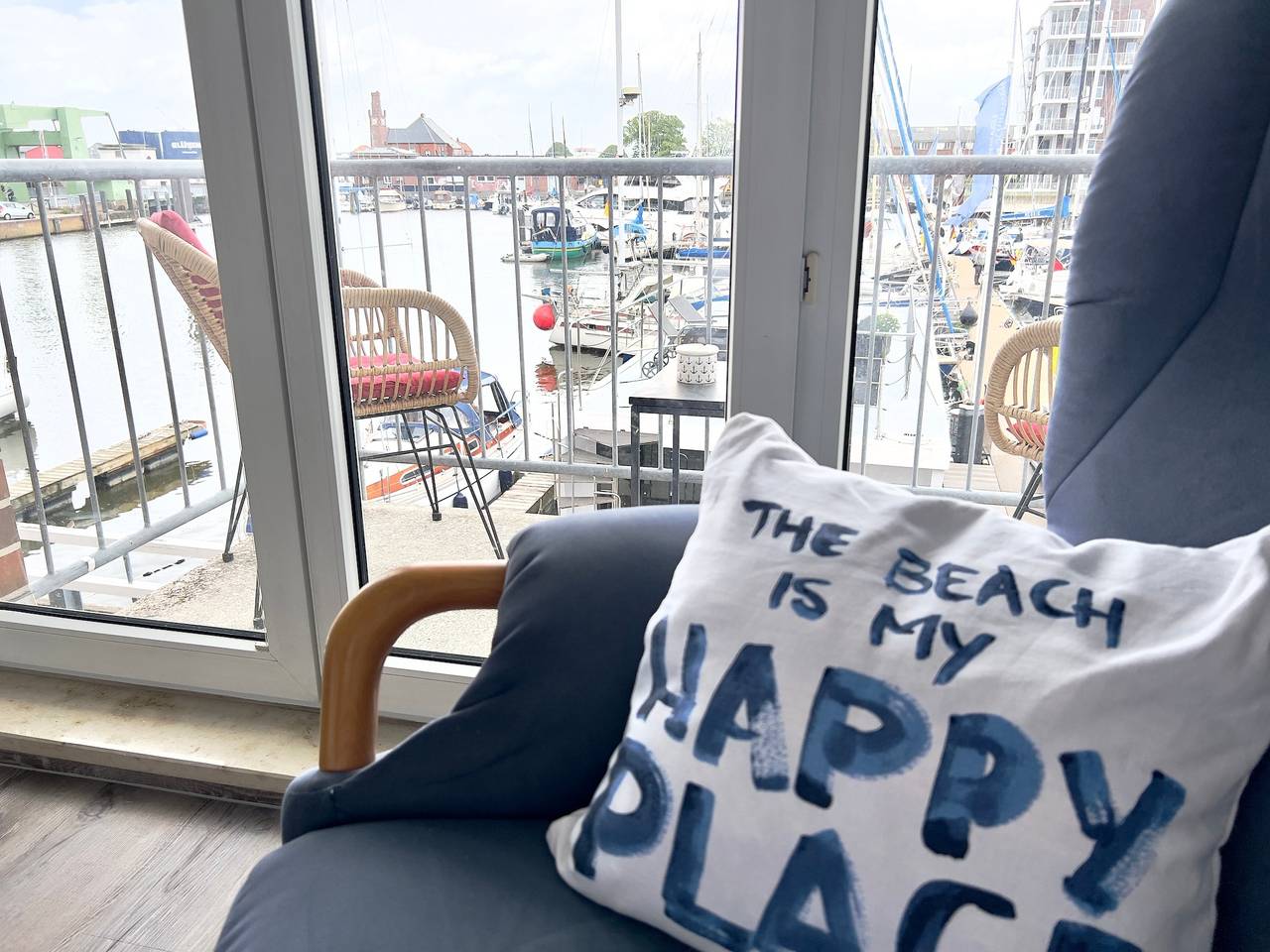 Ganze Wohnung, Fewo direkt in der City Marina /Yachthafen mit traumhaftem Blick auch mit Hund in Hafen Cuxhaven, Cuxhaven