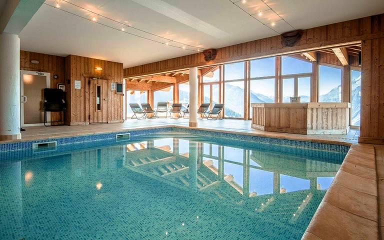 Apartahotel para 38 personas, con Balcón y Jacuzzi además de Terraza y Jardín en Francia