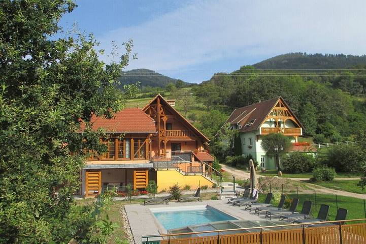 Gîte pour 6 personnes, avec piscine et balcon