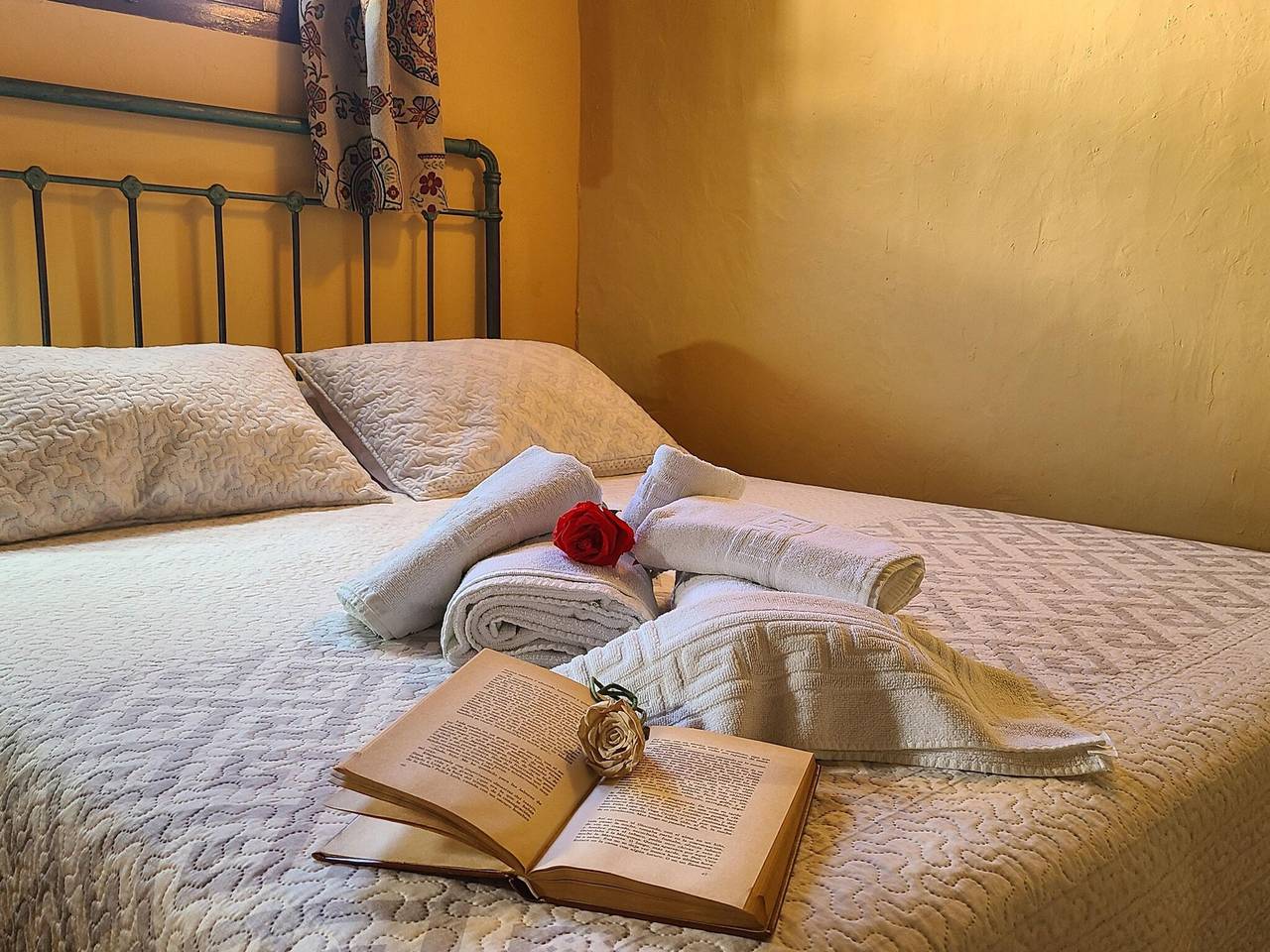 Vintage Farmhouse in Algarinejo with Terrace in Fuentes de Cesna, Algarinejo