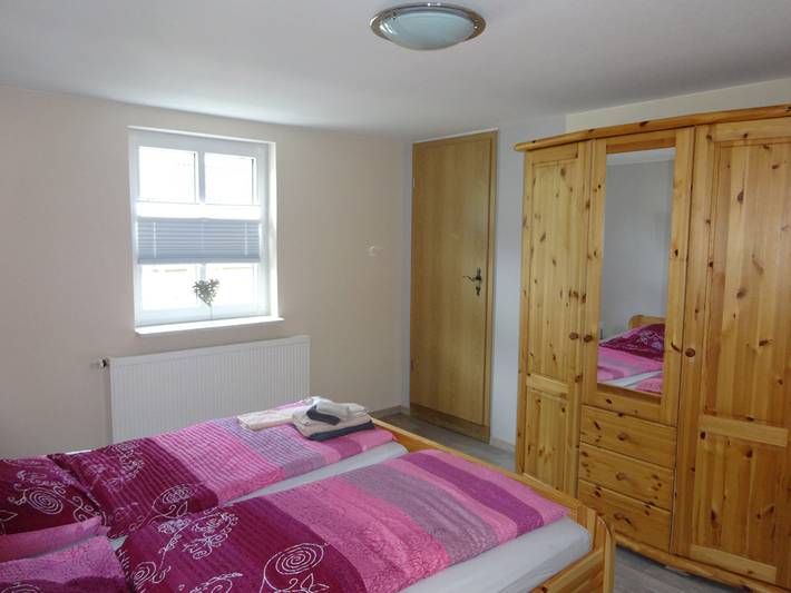 Ganze Ferienwohnung, Ferienwohnung Ehrhardt - Ferienwohnung mit 2 Räumen in Döschnitz, Ostthüringen