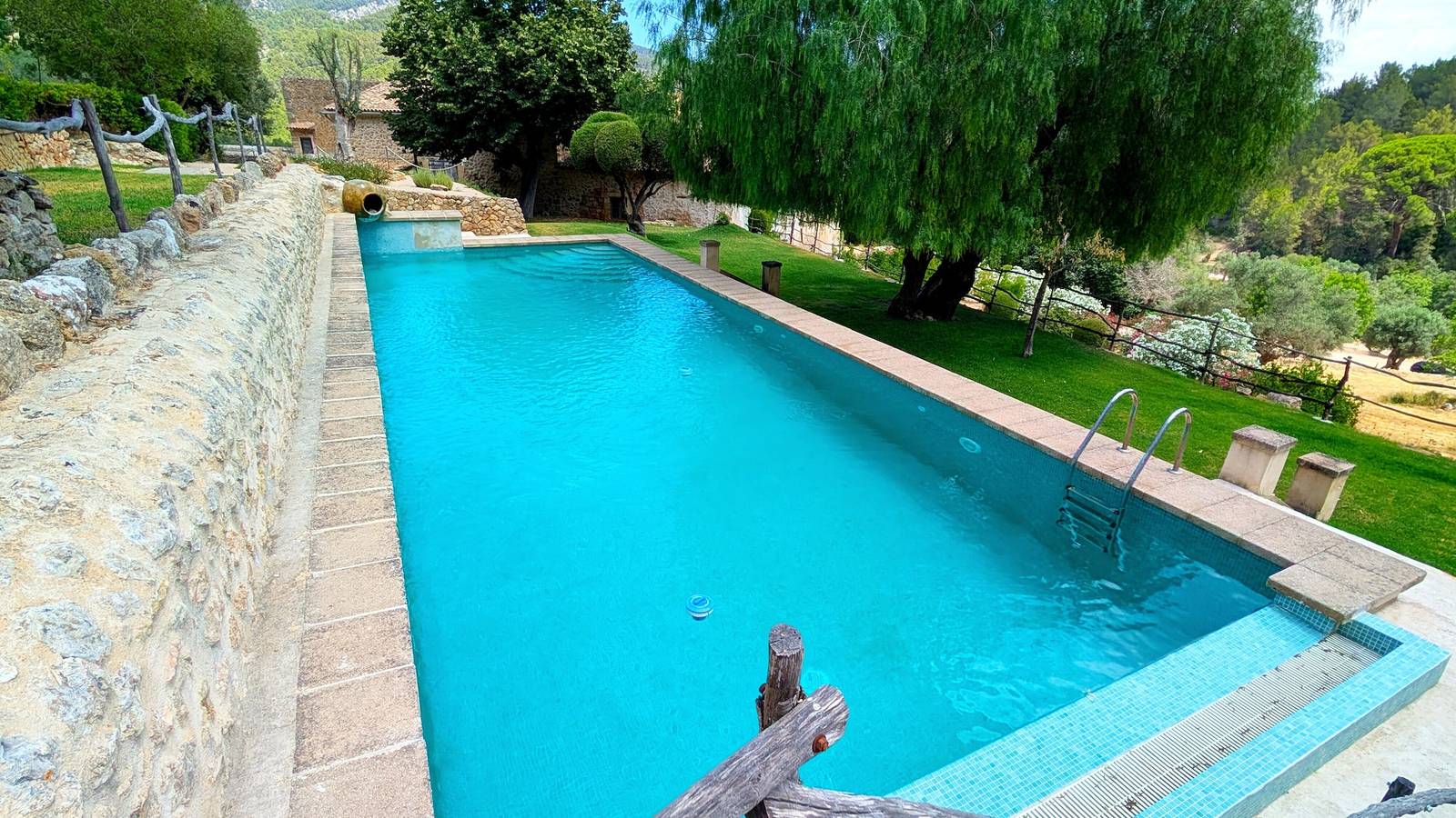 Room 'Habitación 3' with Mountain View, Shared Pool and Wi-Fi in Puigpunyent, West Majorca