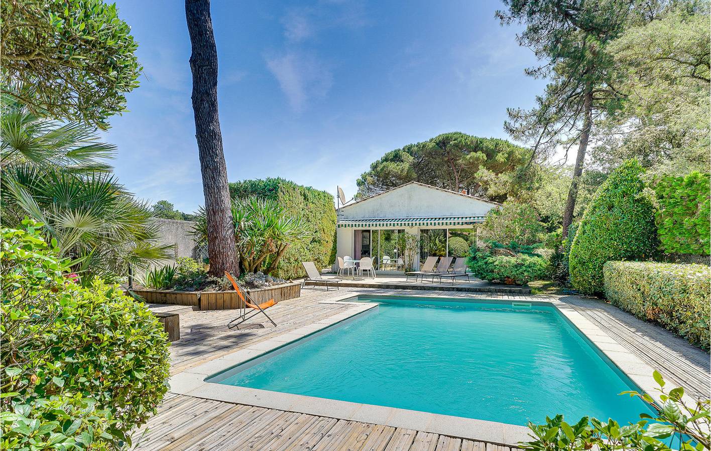 Apt au bord de la piscine avec parking et Internet près de la plage de Montamer in Sainte-Marie-De-Ré, Île De Ré