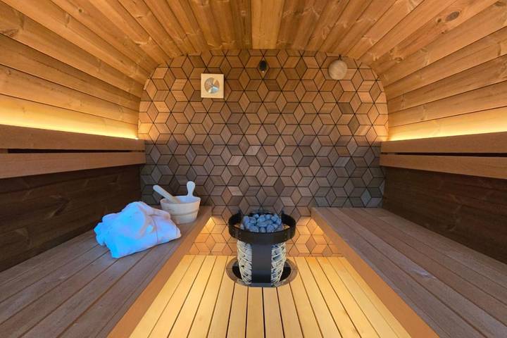 Vakantiehuis voor 6 personen, with Balkon and Terras as well as Whirlpool and Tuin in Meerssen