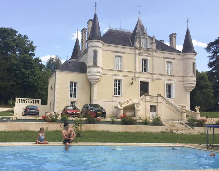 Location de vacances pour 9 personnes, avec jardin ainsi que terrasse et vue dans Verrières (Vienne)