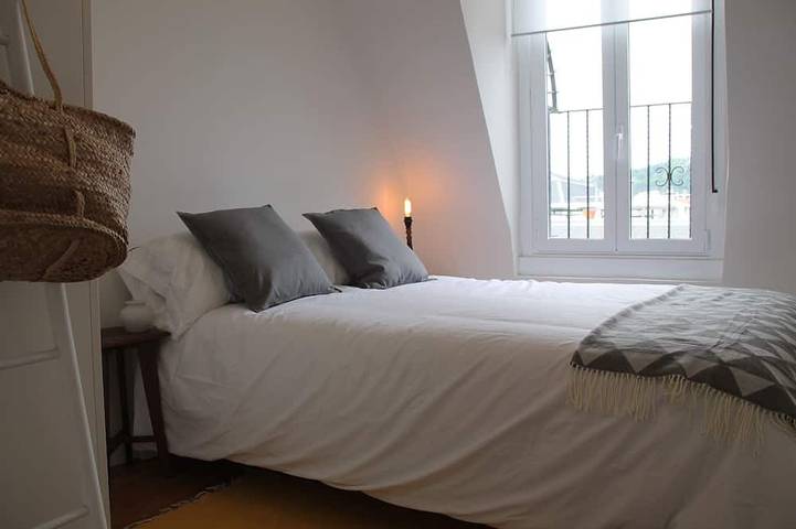 Appartamento intero, Appartamento con vista sulla cattedrale, terrazza, wifi, parcheggio incluso in Playa de la Concha, San Sebastian
