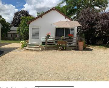 Gîte pour 2 personnes, avec terrasse ainsi que piscine et jardin à La Chaussée-Saint-Victor