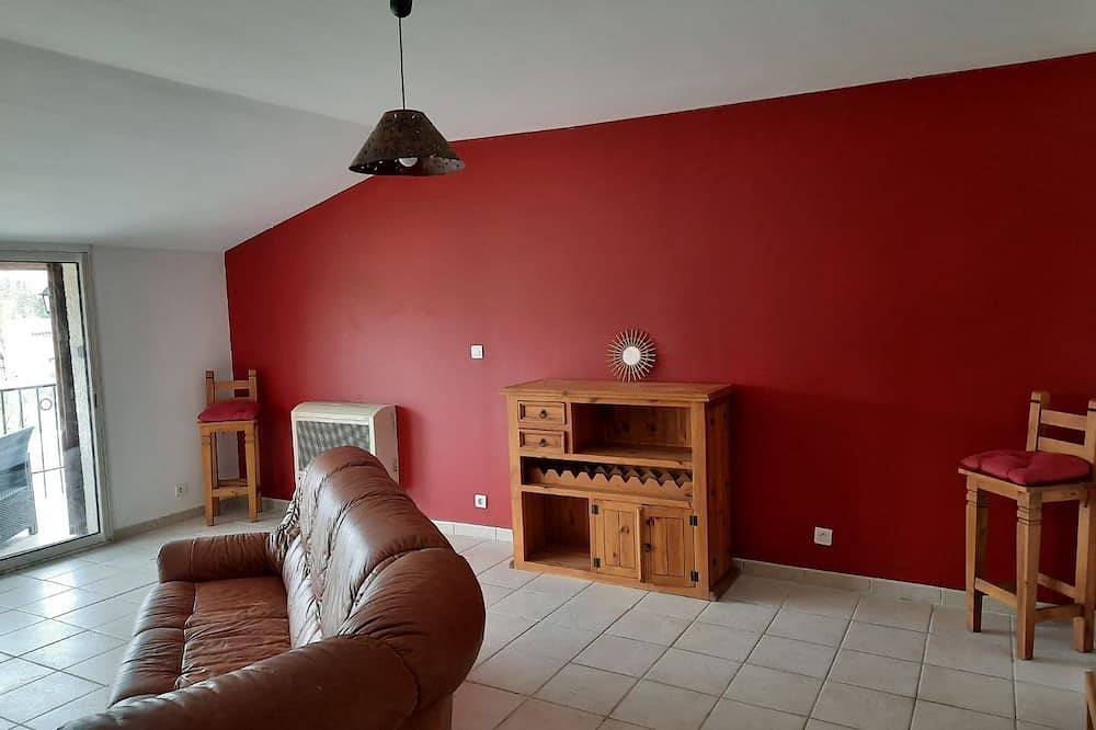 Apartamento entero, Lovely detached apartment in the countryside in a family-run farmhouse in Puget, Parque natural regional del Luberon