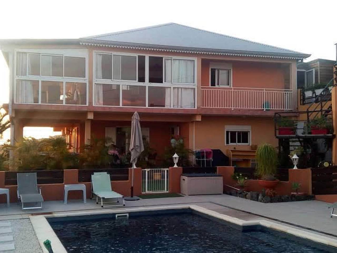 Grand appartement 2 chambres aux Avirons - Terrasse & Parking in Avirons, Île de la Réunion