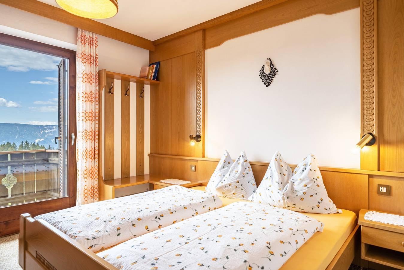 Apartamento entero, Apartamento vacacional "Rotsteinhof Abendrot" con balcón y Wi-Fi in Verano, Alpes de Sarntal