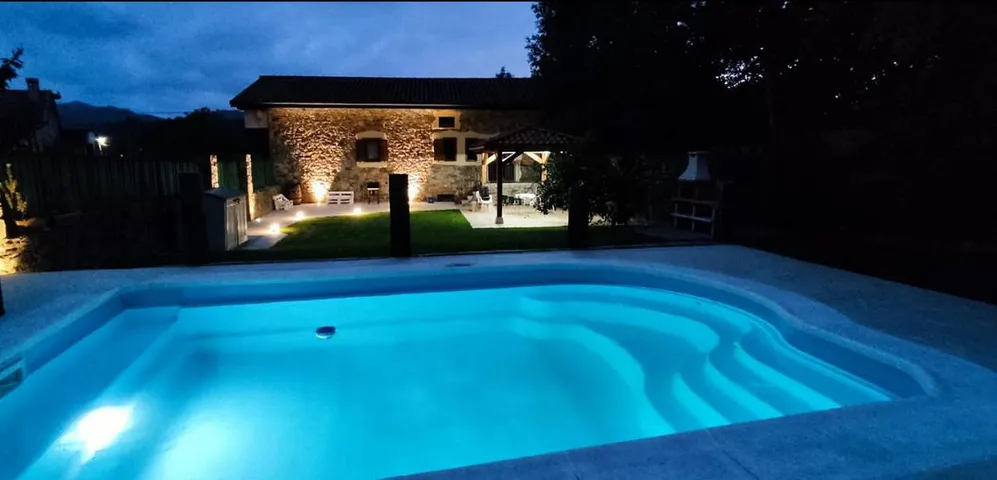Casa de vacaciones para 8 personas, con jardín además de vistas y piscina - 1