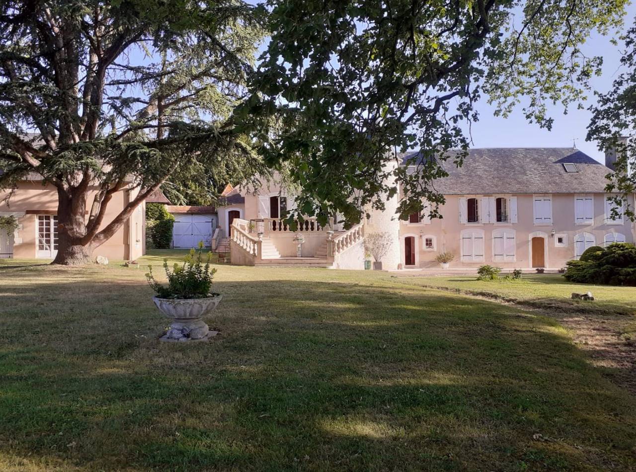 Le Relais des Chérelles à Thuré (86) - Chambre 1 grise in Thuré (Vienne), Vienne (France)