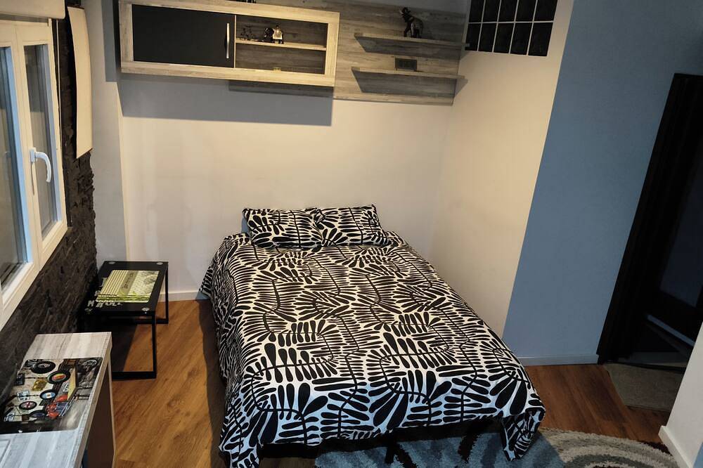 Entire apartment, Apartamento Cerca de Plaza Pilar in Saragossa, Saragossa Province