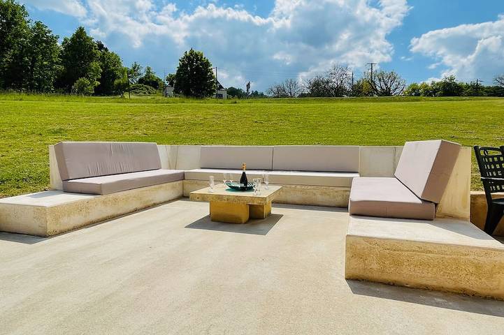 Gîte pour 10 personnes, avec jardin ainsi que piscine et jacuzzi à Hautefort - 4