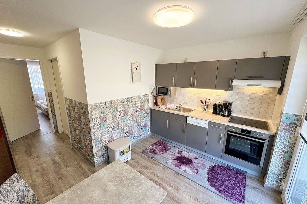 Ganze Wohnung, Wohnung 03 mit Terrasse und Boddenblick - Mr: Haus Inselperle mit Blick auf den in Alt Reddevitz, Mönchgut