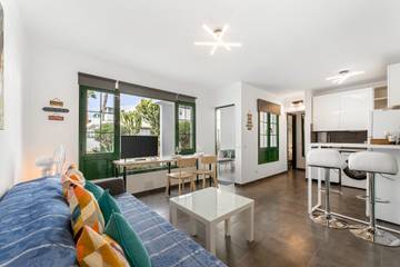 Apartment for 2 People in Central Costa Teguise, Teguise, Photo 1